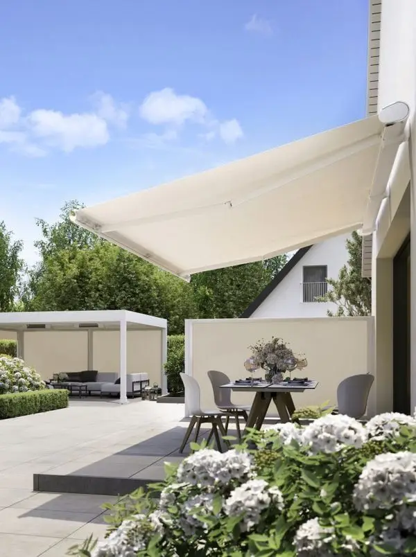 Customized Large Outdoor Sunshade Poles Modern Rainproof Design Aluminum Frame Canopy Acrylic Fabric Roof of The Shed Awning