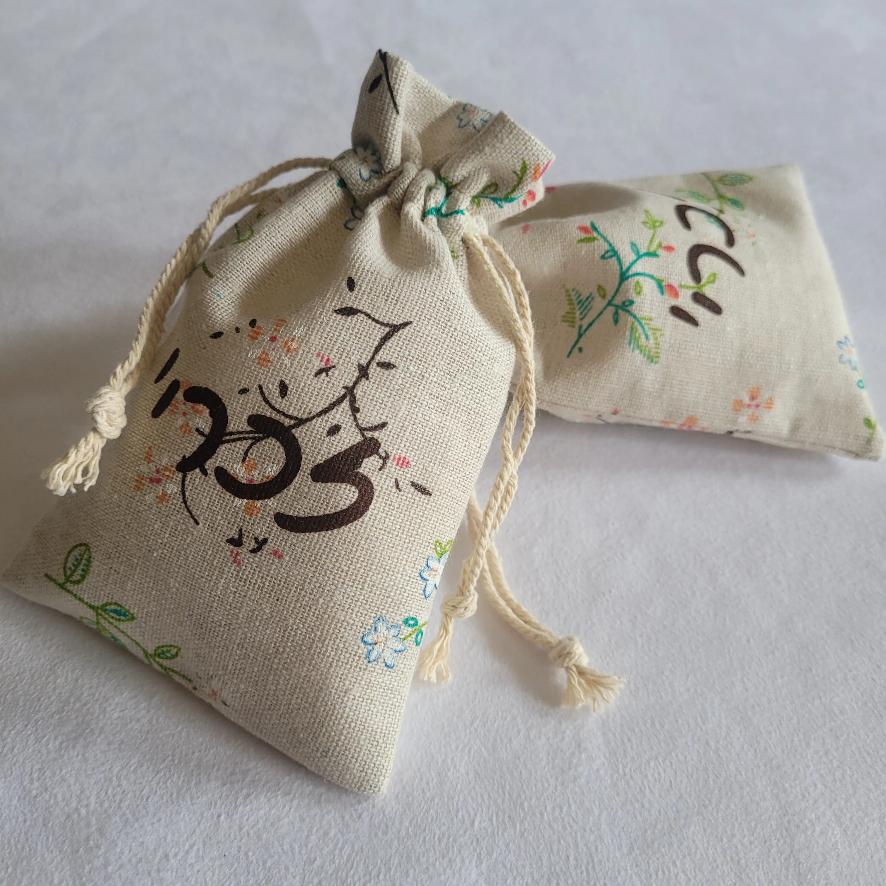 Custom Logo Flower Gift Pouches 9x12cm 10x15cm 13x17cm pack of 50 Birthday Wedding Party Candy Linen Drawstring Bags