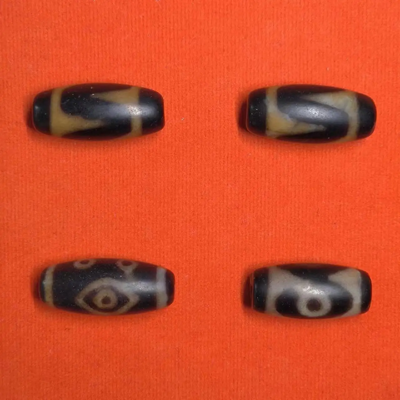 

1pcs/lot Pure Natural Three Eyes Six Eyes Tiger Tooth Black Gold Old Agate Dzi Beads special rare species Simple and charming