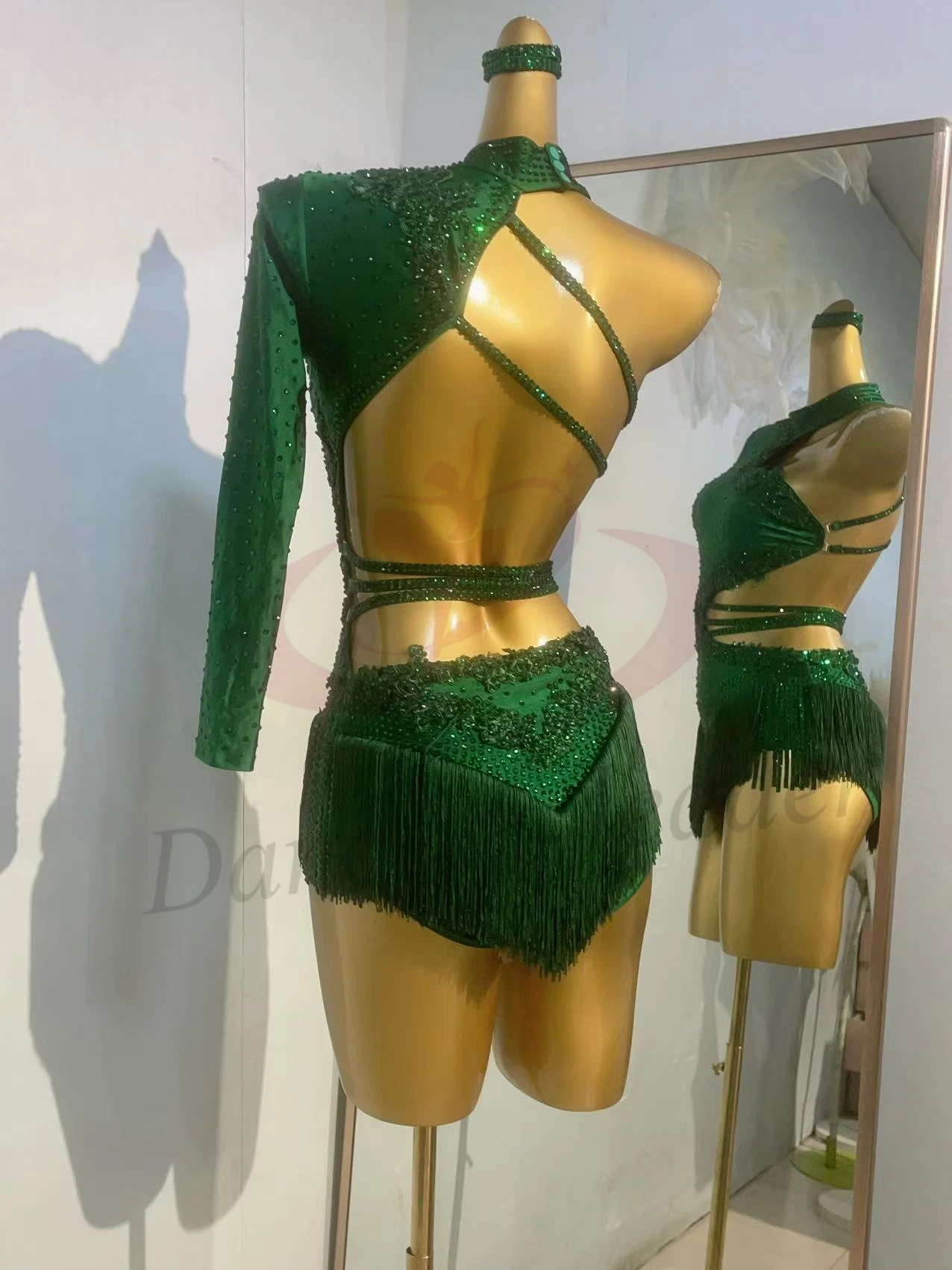 Gonna da ballo latino da donna di fascia alta personalizzata verde slim fit con frange piccole, abito con strass con prestazioni di Samba