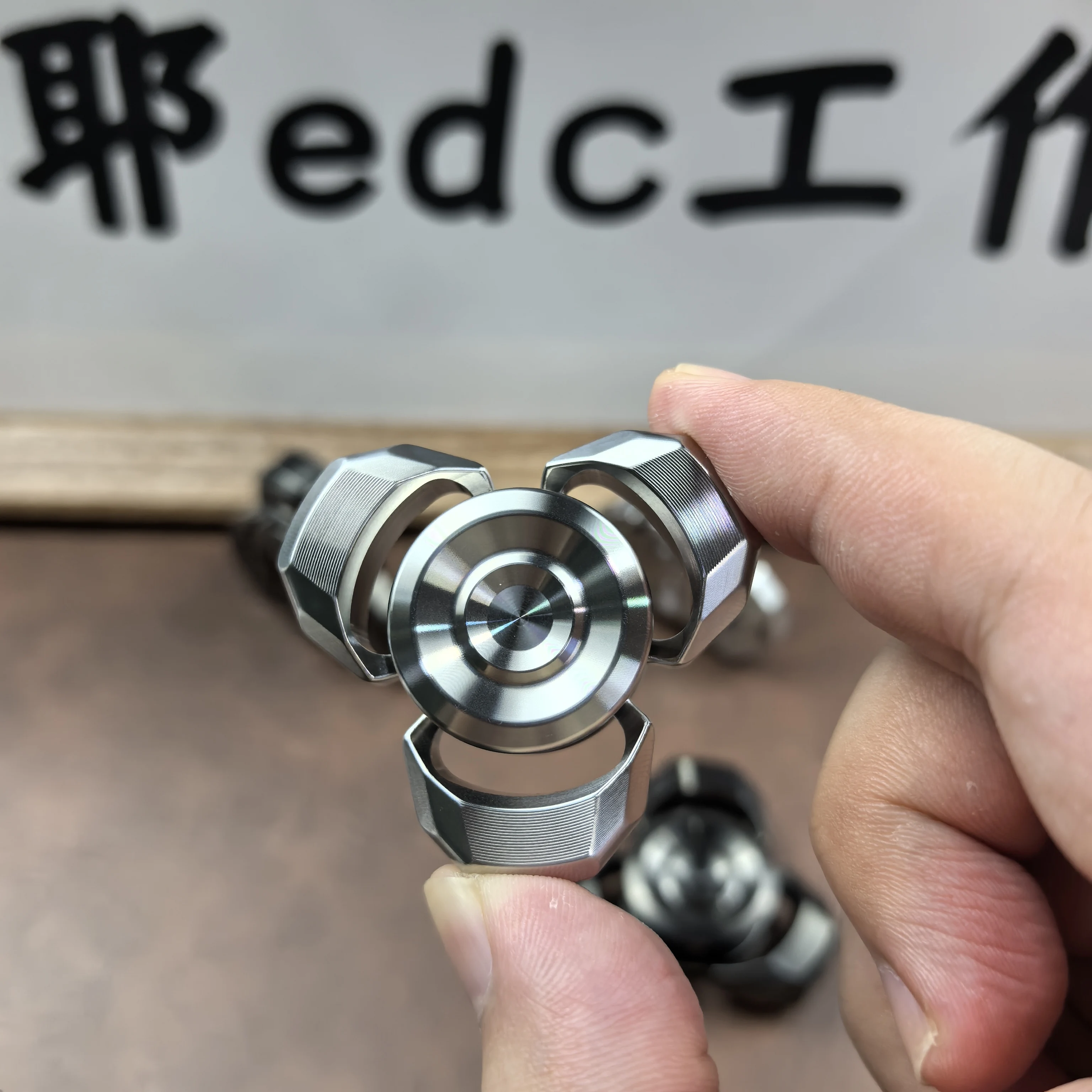 Foye EDC simple three-page fidget spinner Soft Talk Touch attack speed type stainless steel CD pattern stress-relieving toy