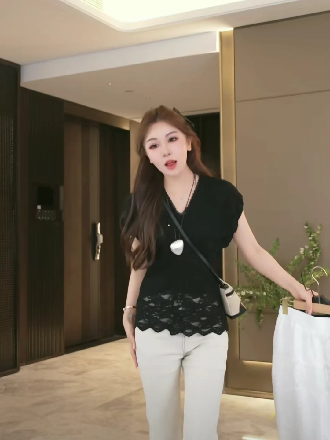 

Lace round Ne T-irt Women's Slim Fit Breathable Casual Spring Faion Recommended by Bai Xue Cotton Nylon Fiber