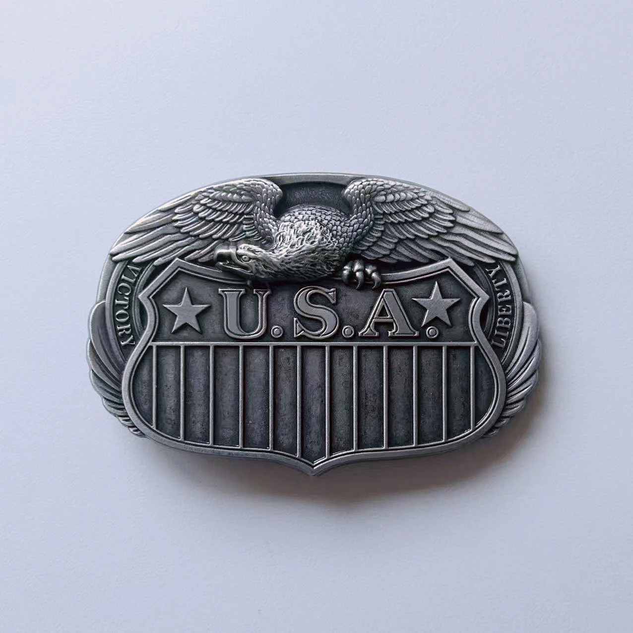 Fly Eagle On Antique Brushed Silver Vintage Flag Belt Buckle Gurtelschnalle Boucle de ceinture Hebilla BUCKLE-3D040AS