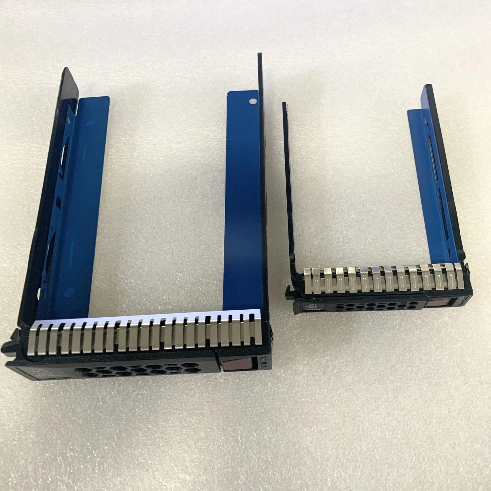 

R2900/R4900/R6900 Сервер G2G3 2,5-дюймовый кронштейн жесткого диска 3,5-дюймовый кронштейн