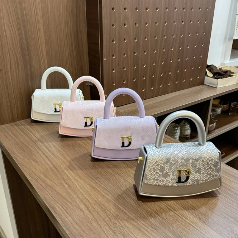 

Women's Messenger Bag Crafted From Leather Boasting Popular Classic Elegant And Casual Paris Look​