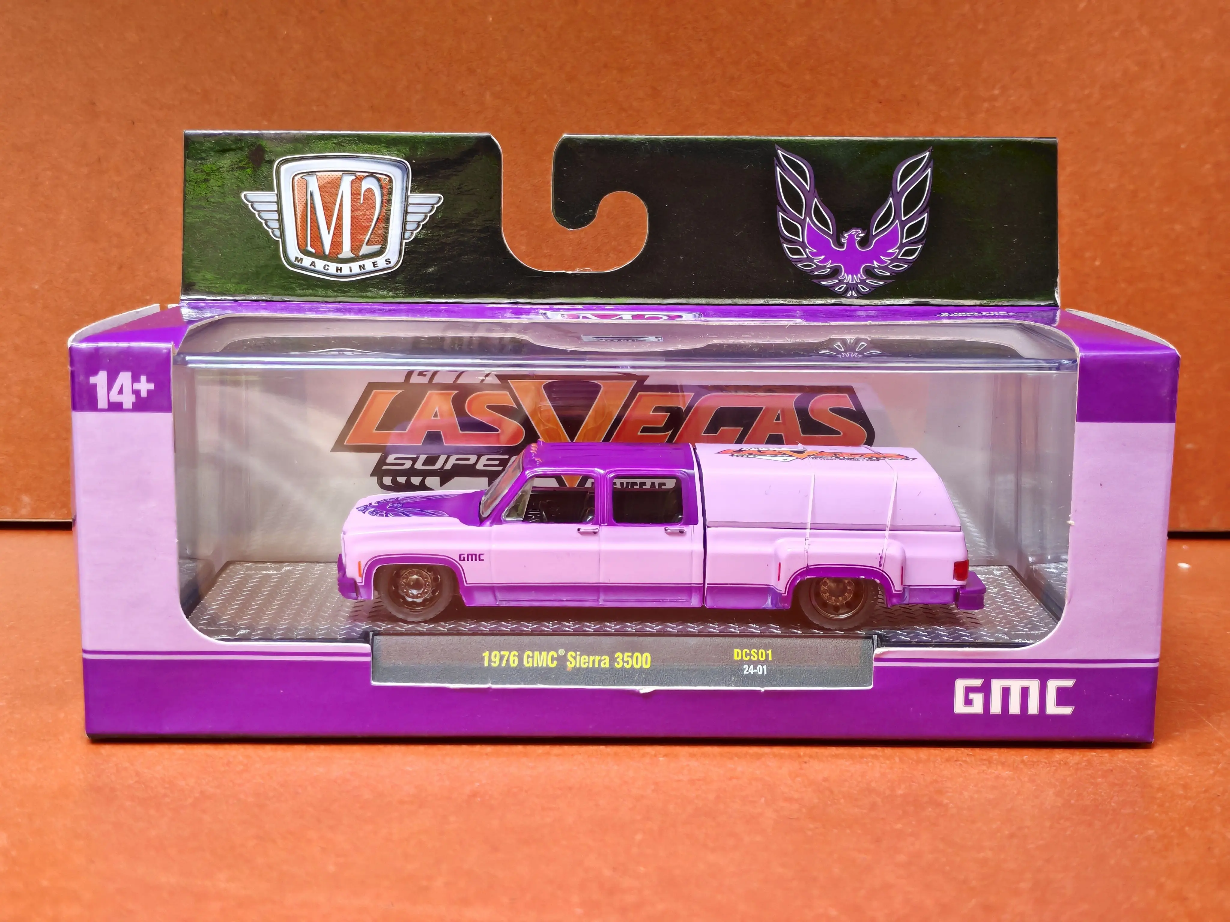 M2 Machines 1/64 1976 GMC Sierra 3500 pickup purple pink DCS01 Die-cast Alloy Car Model Collection Gift Toy