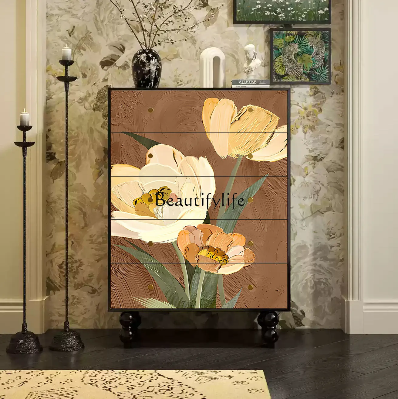 The front door of the home is opposite the antique chest of drawers, French partition, wabi sandy wind retro locker storage