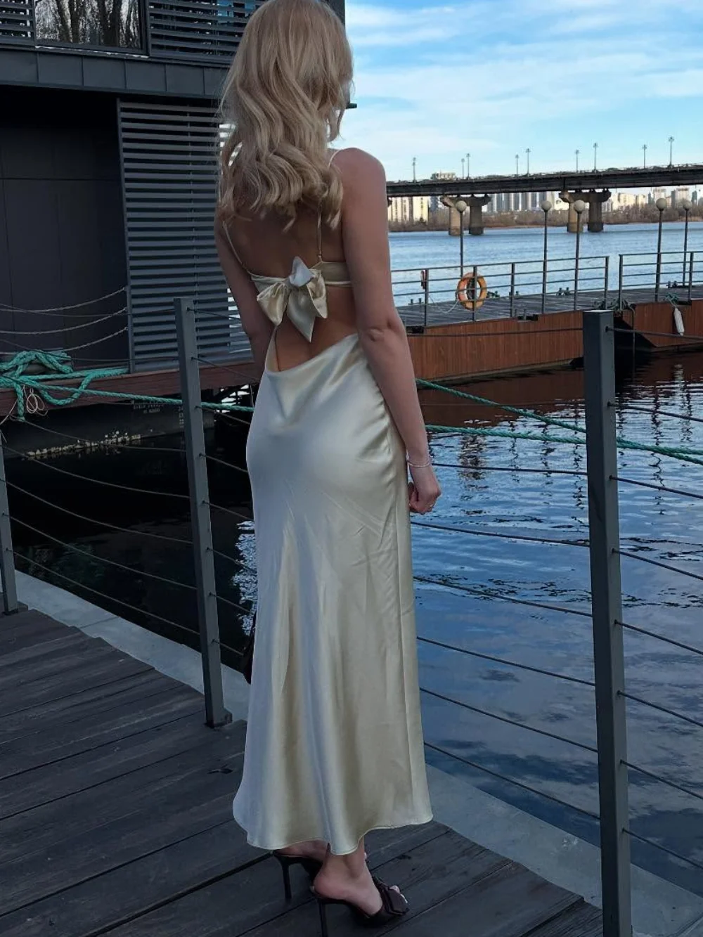 Robe Maxi de plage Sexy pour femmes, mode d'été, sans manches, fermeture éclair latérale, Texture satinée, dos nu, à lacets, robe à bretelles décorée