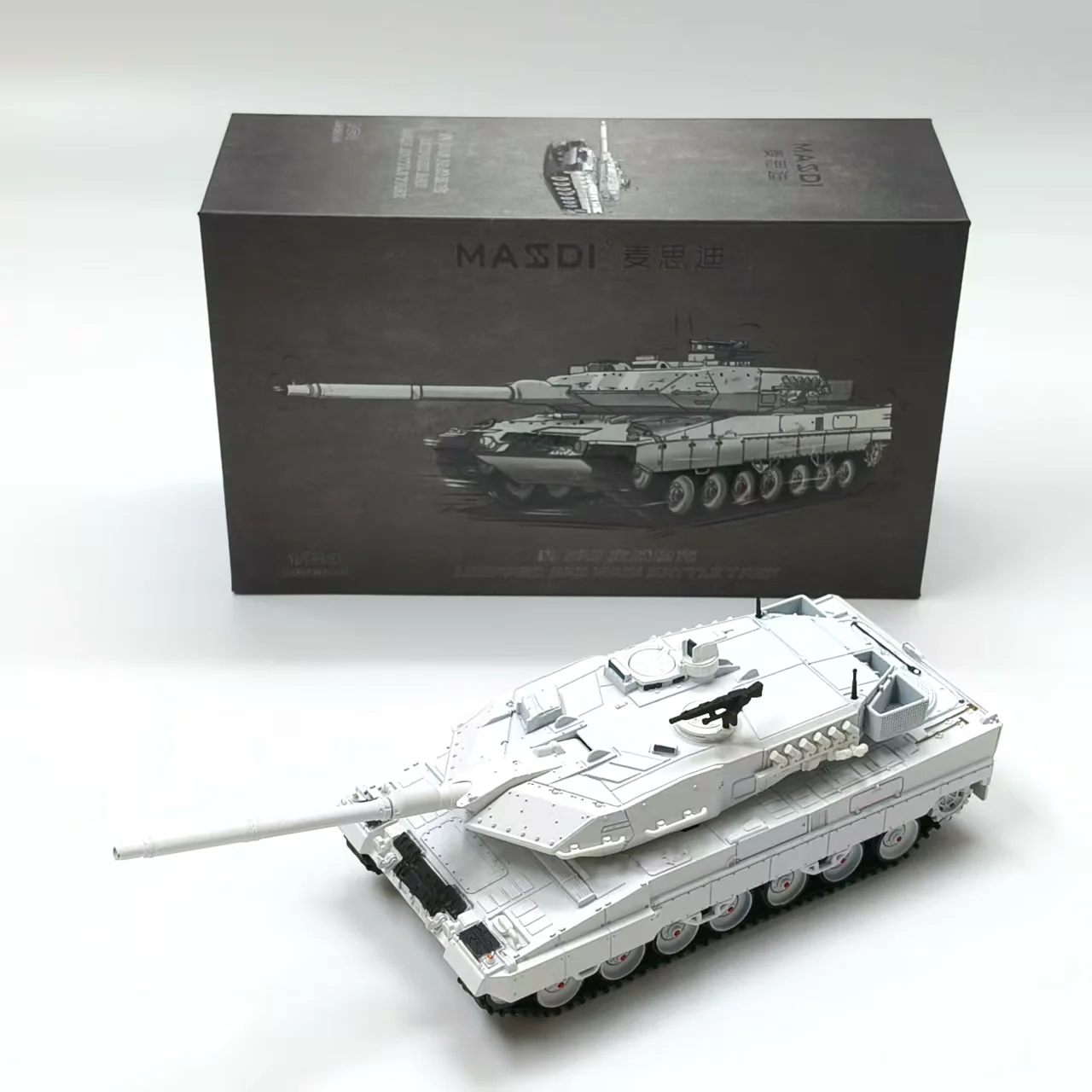 

Diecast 1:64 Scale Leopard 2A6 Main Battle Alloy Tank Model Collectible Toy Gift Souvenir Display Ornament