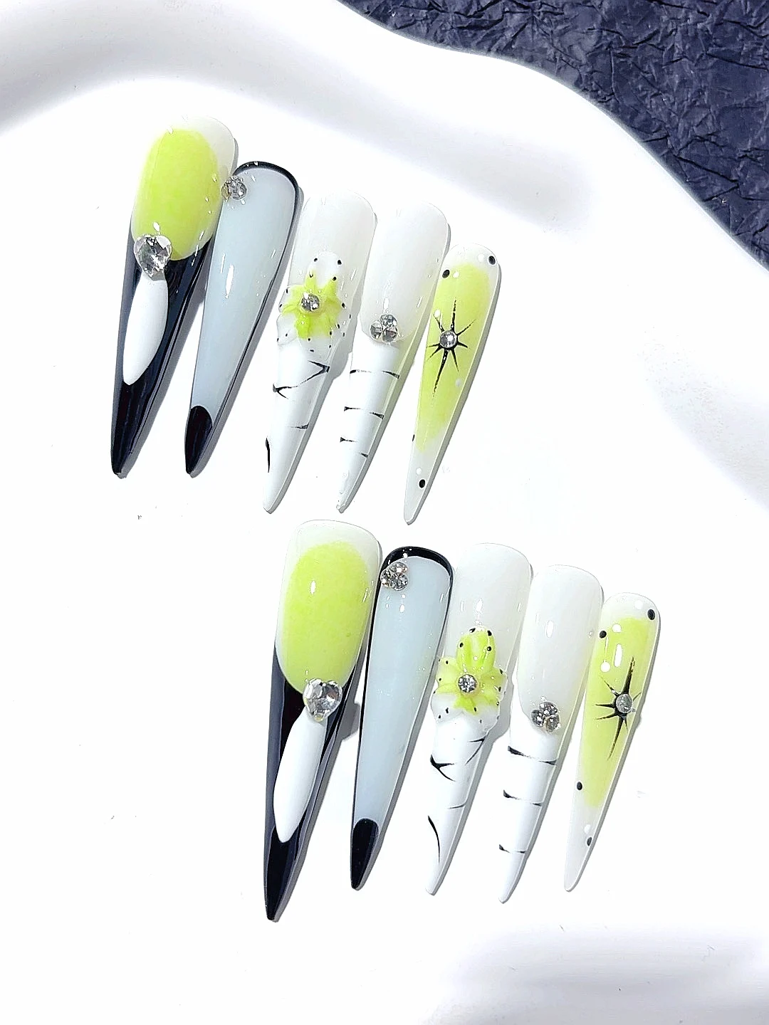 

Zebra Pattern Three-Dimensional Flower Long Pointed Fashion Nail Art (Jsa26)