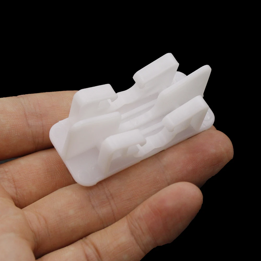 2Pcs For Ford 18 Year Ecosport 09/10/11/12 Year Fiesta Car Headlight Support Bracket Base Clips Plastic Fastener Clip