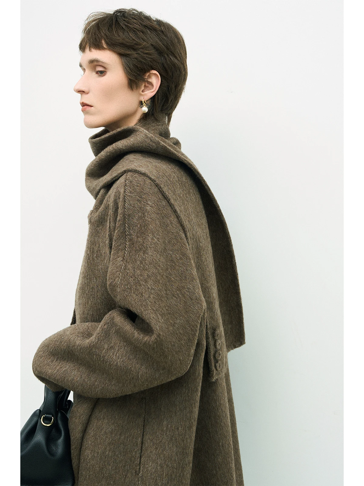 

Зимнее женское двустороннее шерстяное пальто средней длины с воротником-шарфом и воротником из двухстороннего як-пуха Slow Strs