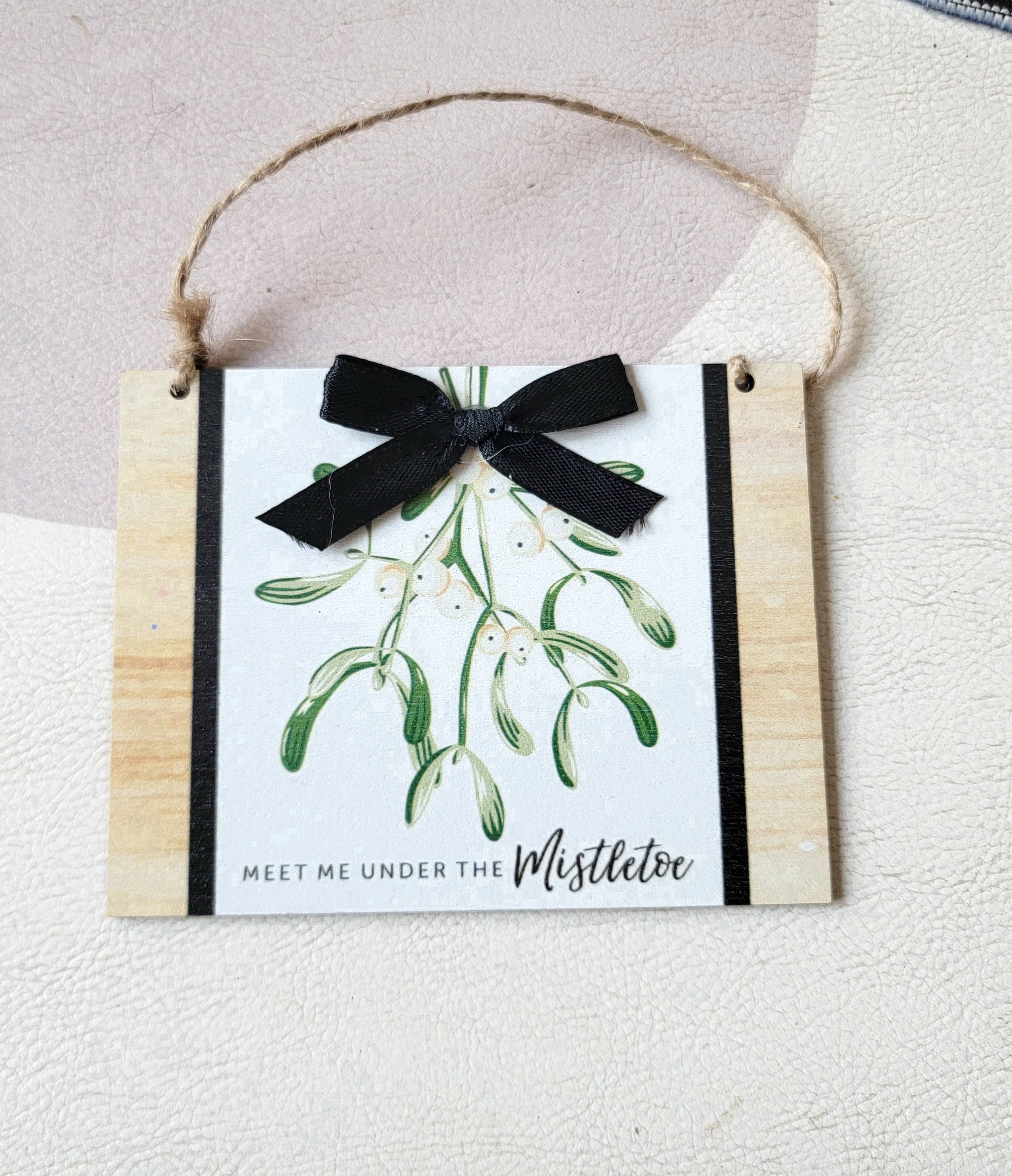 

4pcs/pack, CHRISTMAS ORNAMENT, WOODEN ORNAMENT-Flat Pick - Christmas Ornament with Hanger With printing with black bow