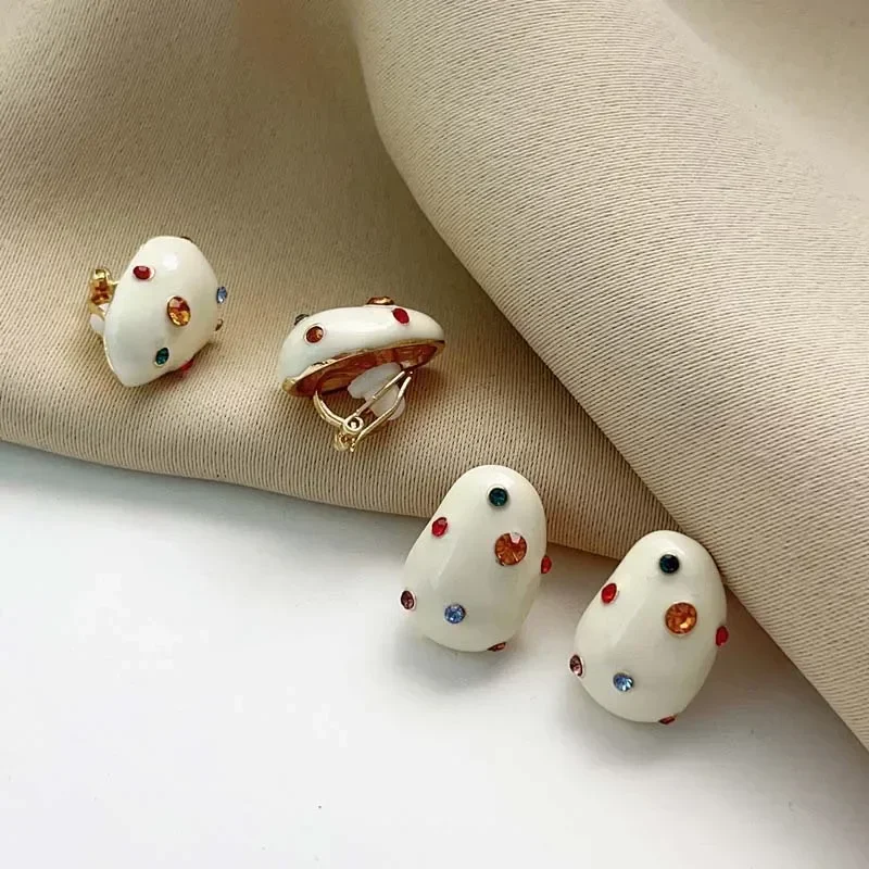 White Oil Drip Zircon Stud Earrings