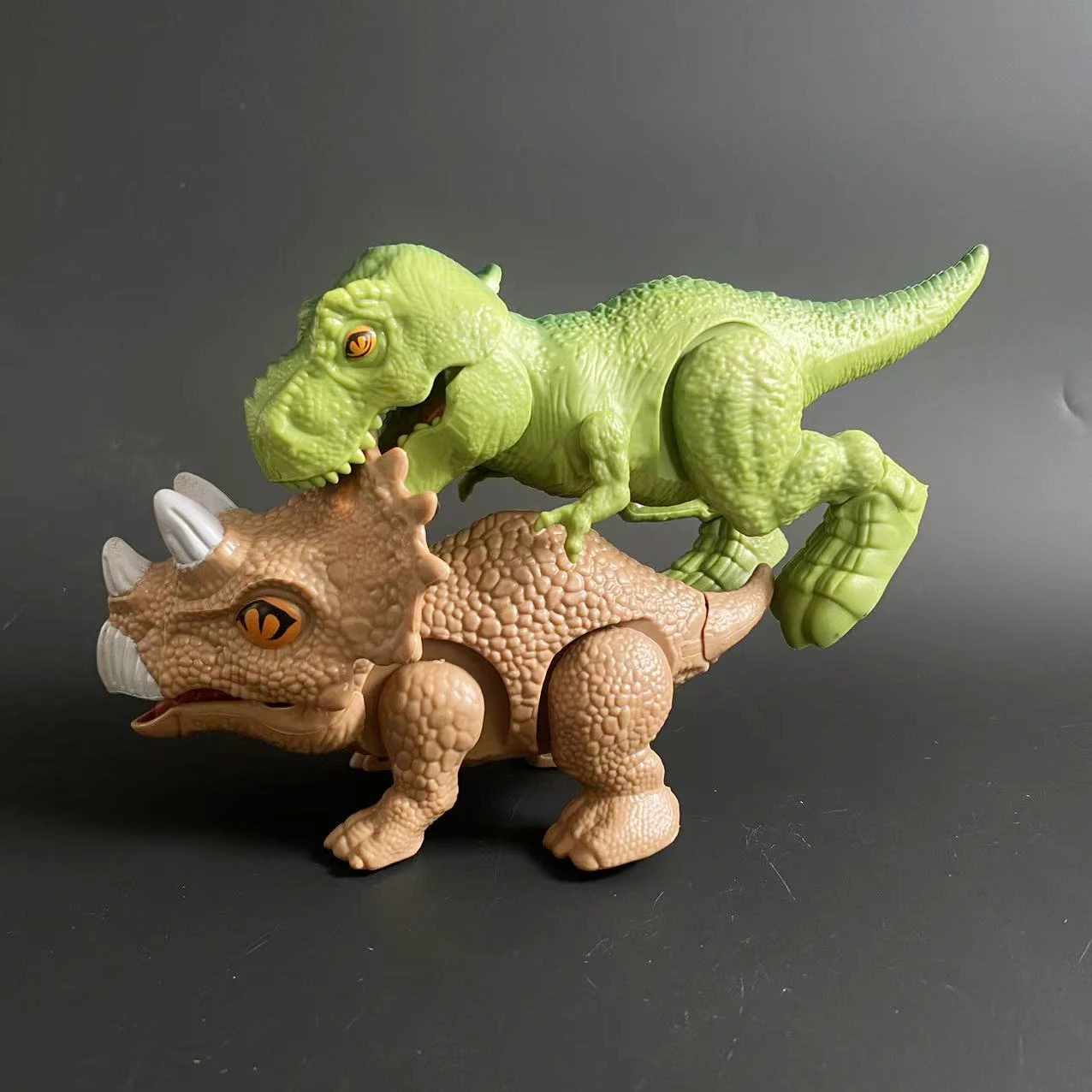 Chain-operated dinosaur toy, triceratops and Tyrannosaurus rex model decorations, suitable for children's birthday gifts