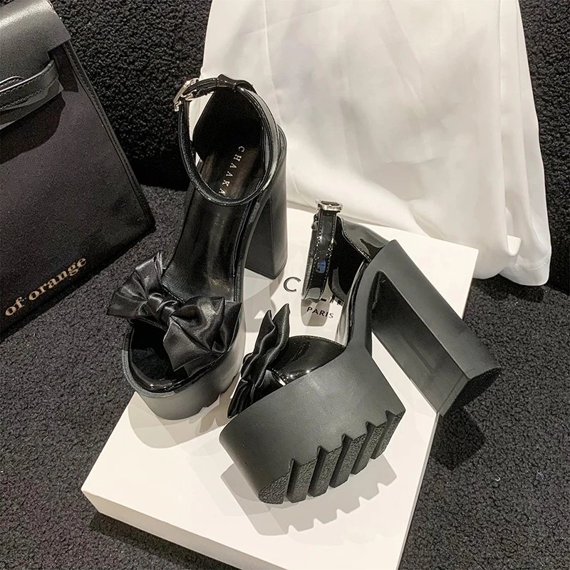 14 سنتيمتر صنادل أرضية سوداء 2025 المرأة حذاء نسائي رياضة قماشية جديد عقدة شعر للفتيات عالية الصيف مضخات الفراشة عقدة