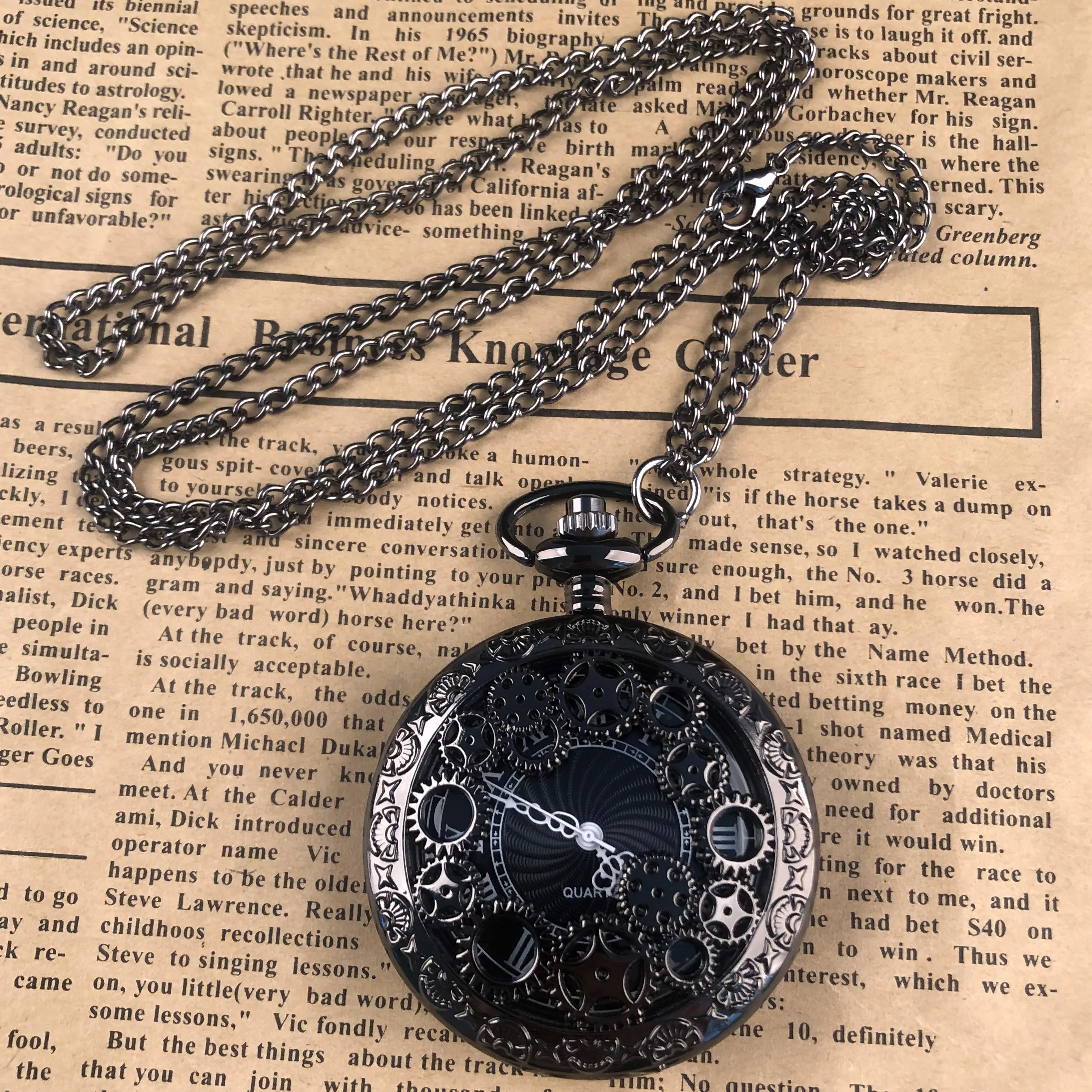 Black Hollow Pinion Quartz Pocket Watch Roman Numerals Personality Necklace Pendant Men Women Student Gifts Popular Clock