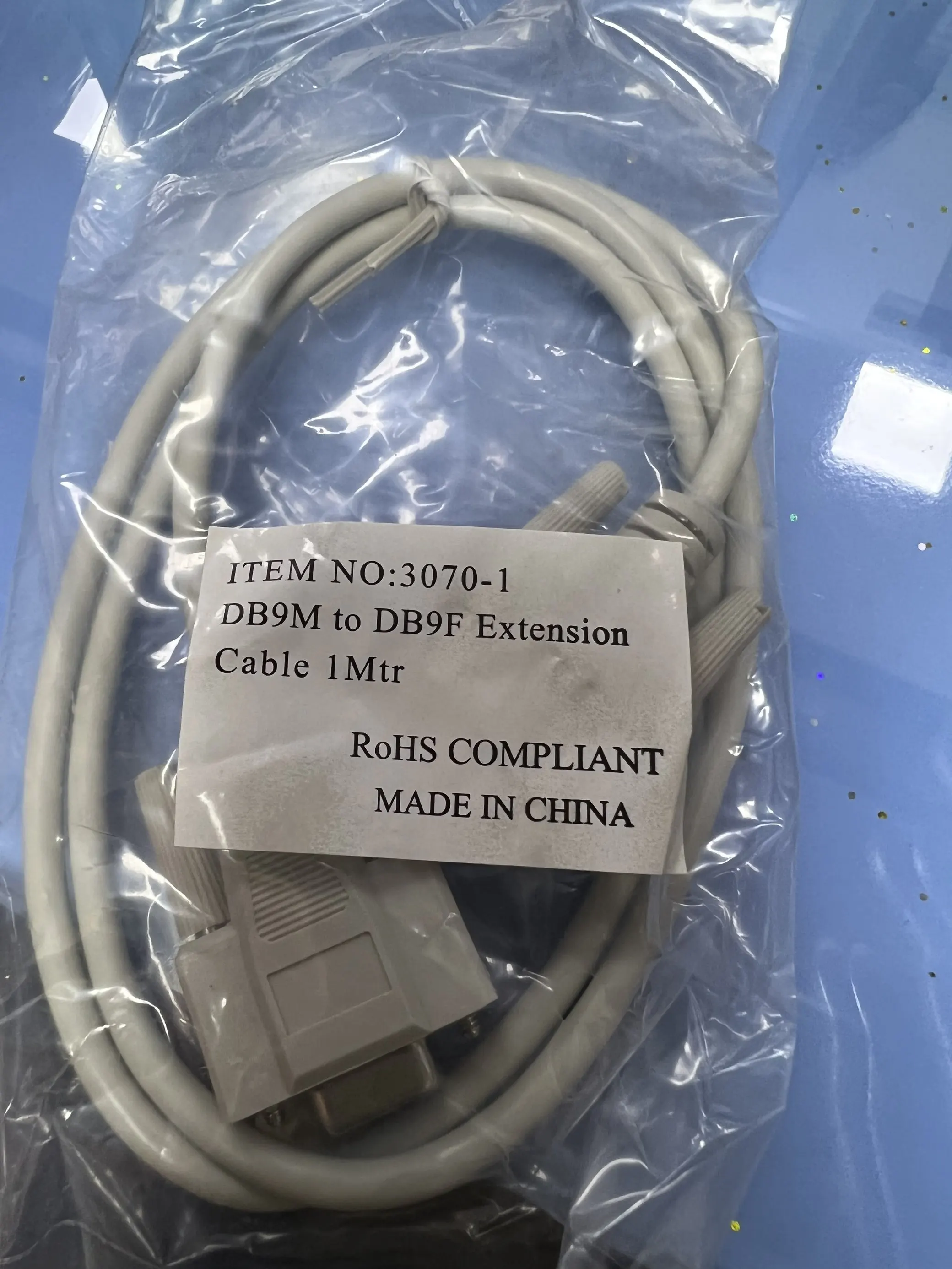 3070-1 Computer Cable Fully Moulded, D Sub Mini Plug 9 Way  D Sub Mini Socket  9Way  3.2ft  1m Grey Original goods 1pcs/lot