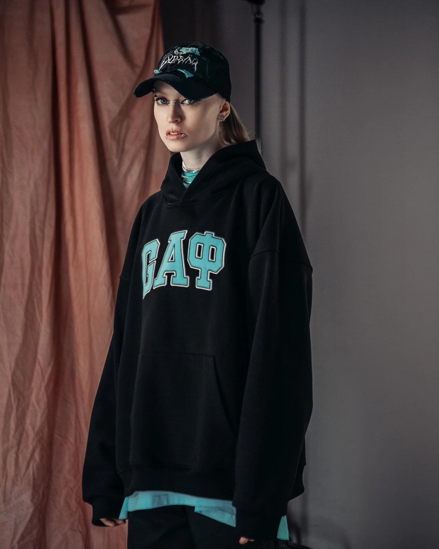 Y2k القوطية الشرير الأسود GAF المطرزة كنزة قطيفة الرجال والنساء موضة Harajuku ريترو المتضخم كم طويل بلايز