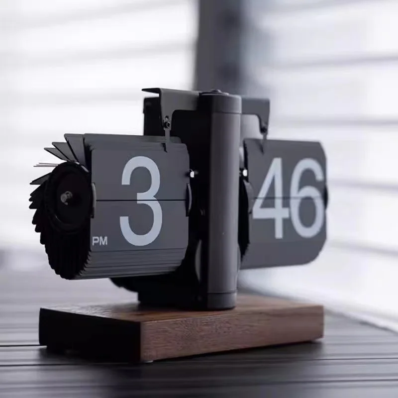 

Solid wood base, small balance, automatic page turning clock, classic living room desktop clock, handicraft, single-leg clock