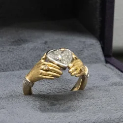 The Middle Ancient Times Style Retro Gold Color Embrace The Zircon Ring Both Hands UNISEX High End Luxury Banquet Jewelry Rings