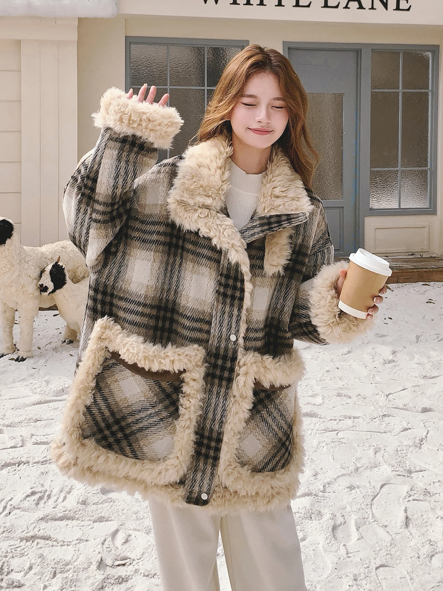 

Женская зимняя утепленная куртка больших размеров из хлопка с клетчатым узором и отделкой из овечьей шерсти, свободного кроя, в корейском стиле, повседневная, сандал-куртка.