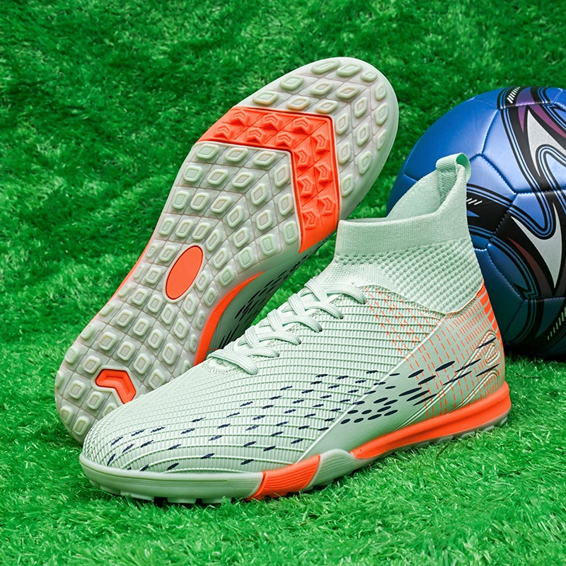 

A pair of children's four-season leather football shoes with studs, wear-resistant football shoes, sizes 35-45，ZS-716-1