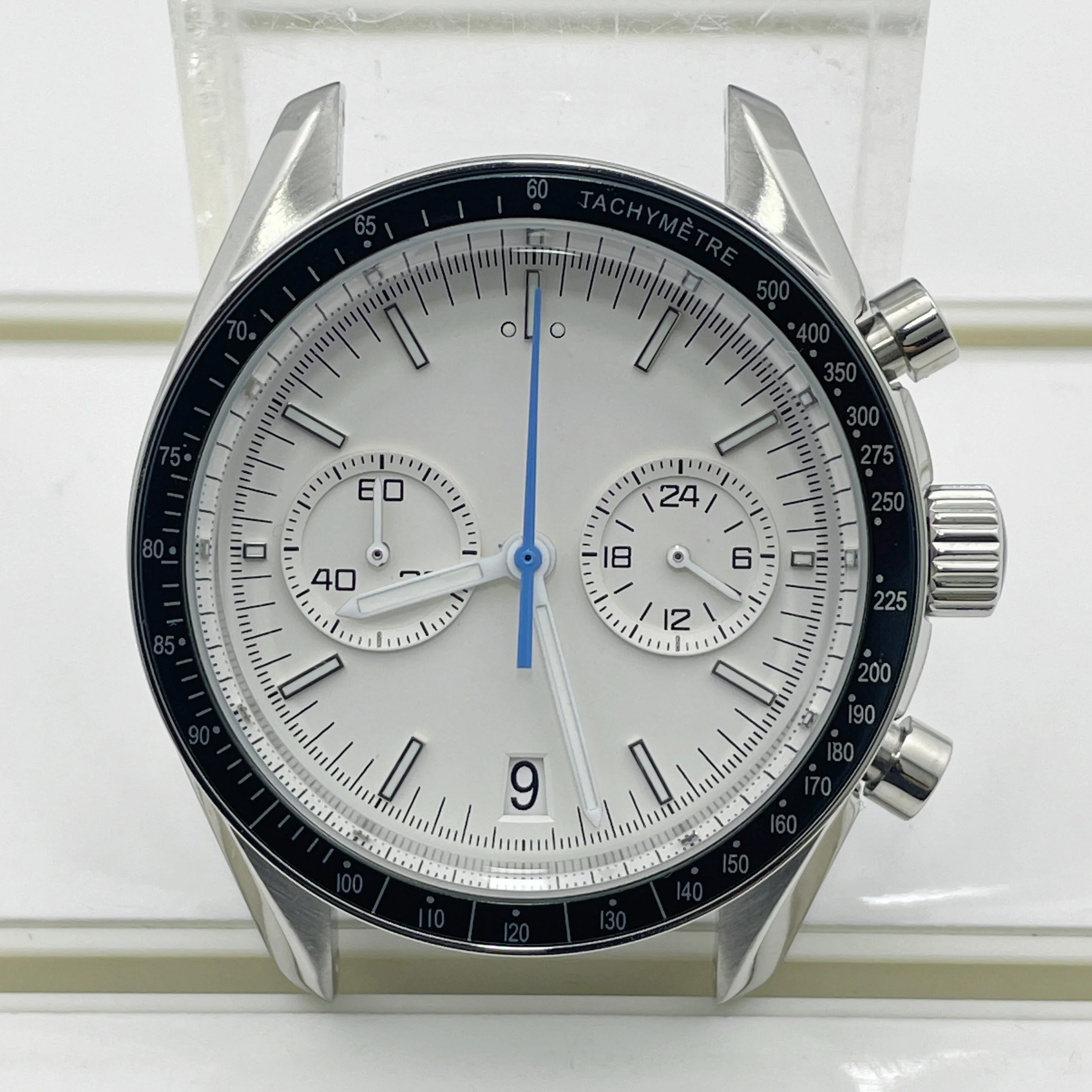 

39.7mm silver case, equipped with VK64 movement, calendar and stopwatch functions, can be paired with 20mm strap