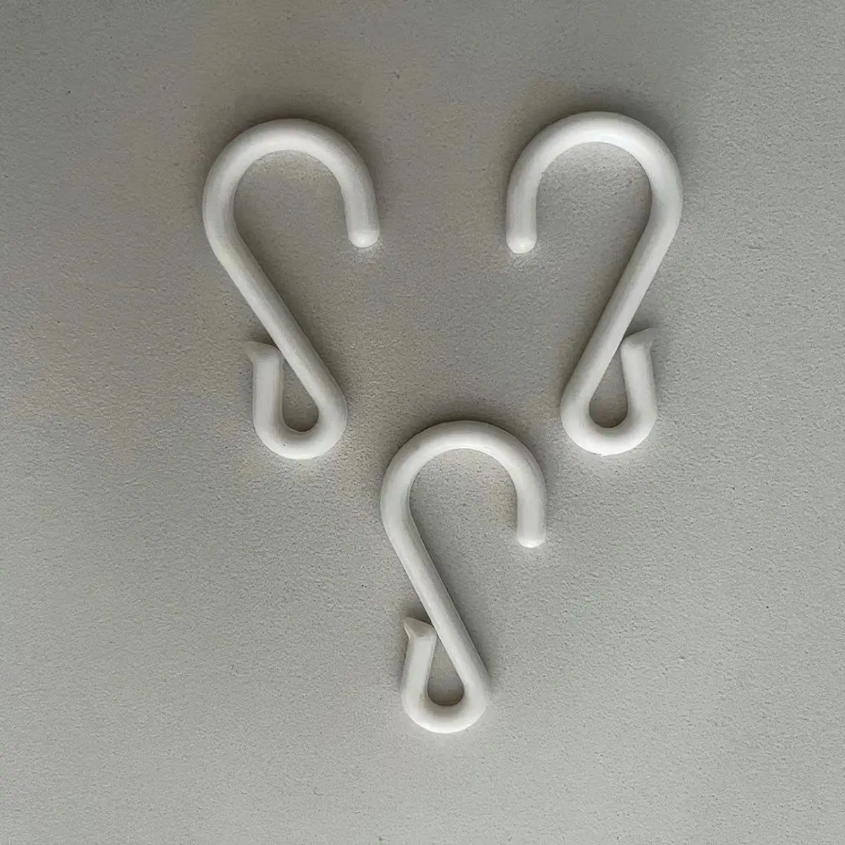 20PCS White plastic S-type hook multi-purpose accessories hook supermarket shelf hanging strip hook hole plate hook