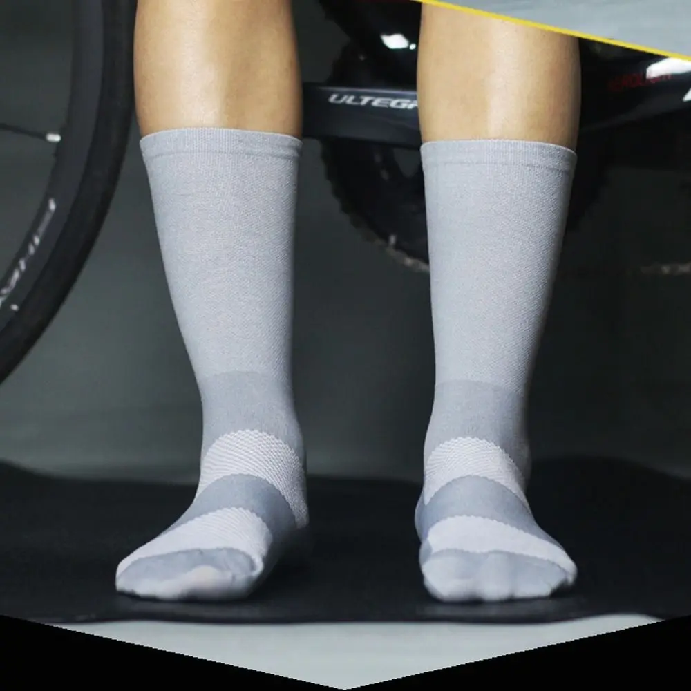 

1 Pair Reflective Reflective Cycling Socks Sweat-absorbent Breathable Reflective Sports Socks Wear Resistant Unisex