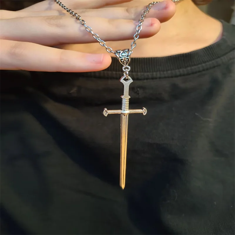 New Sword Necklace, Dagger Necklace, Sword Pendant, Pagan,Gothic, Witchcraft, Spells, Witchcraft, Witches, Medieval Jewelry。