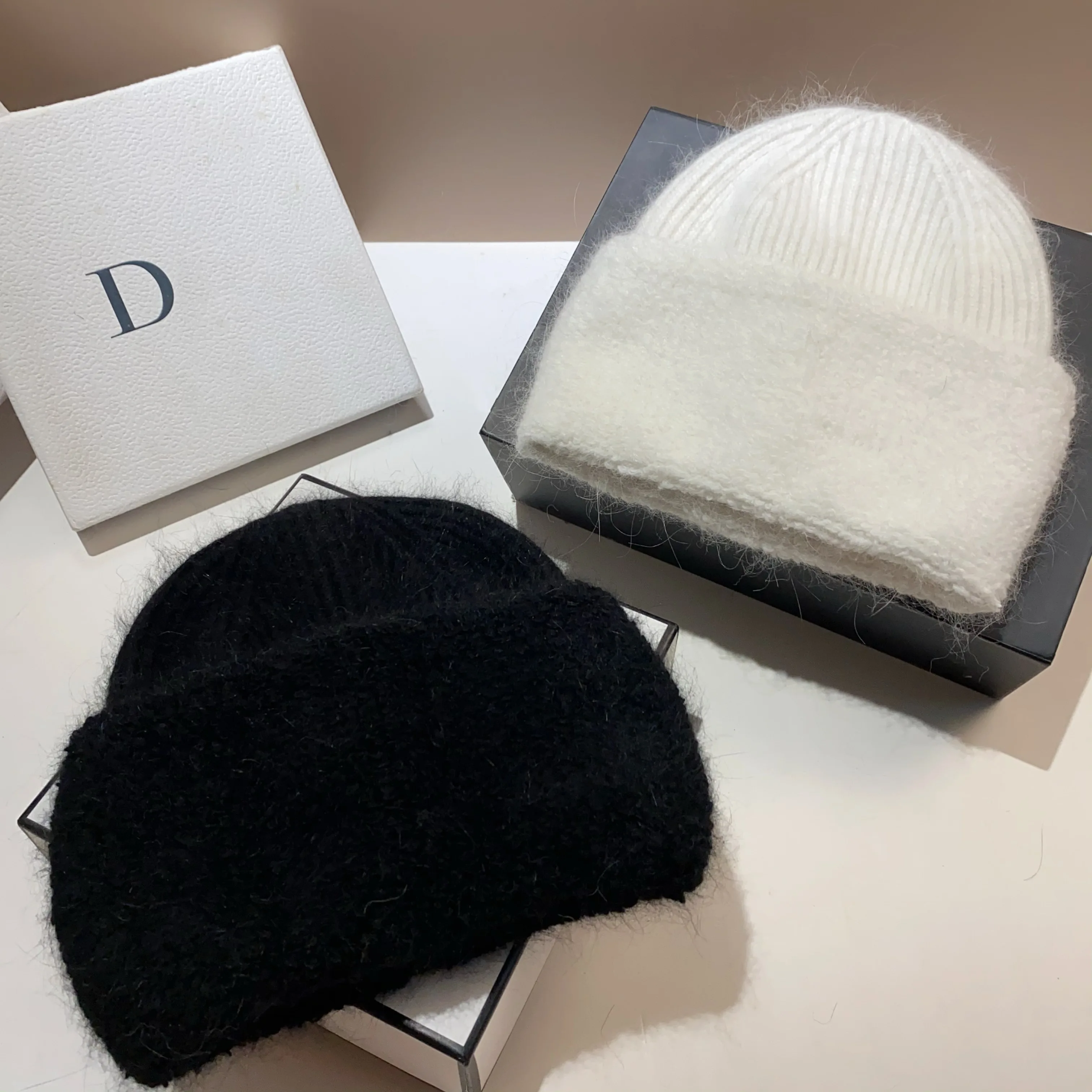 Thickened and enlarged face-showing bunny fur knitted hat autumn and winter outdoor sweet age-reducing warm ear protection hat