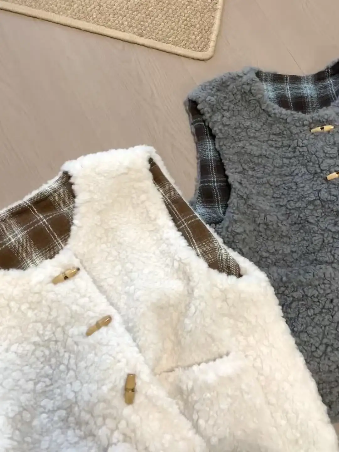 معطف نسائي ناعم ومريح من صوف الحملان لخريف وشتاء 2026، تصميم جديد أنيق متعدد الاستخدامات بكتف واحد