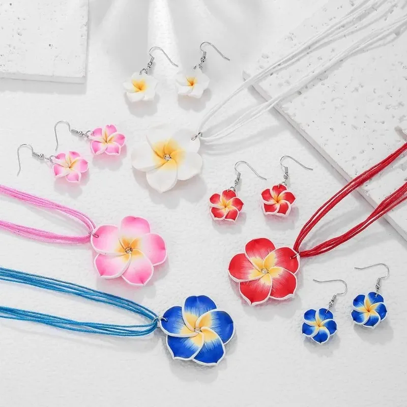 conjunto-de-joias-de-flor-de-plumeria-em-argila-macia-design-de-flor-de-plumeria-estilo-boemio-colar-e-brincos-de-flor-brincos-combinando