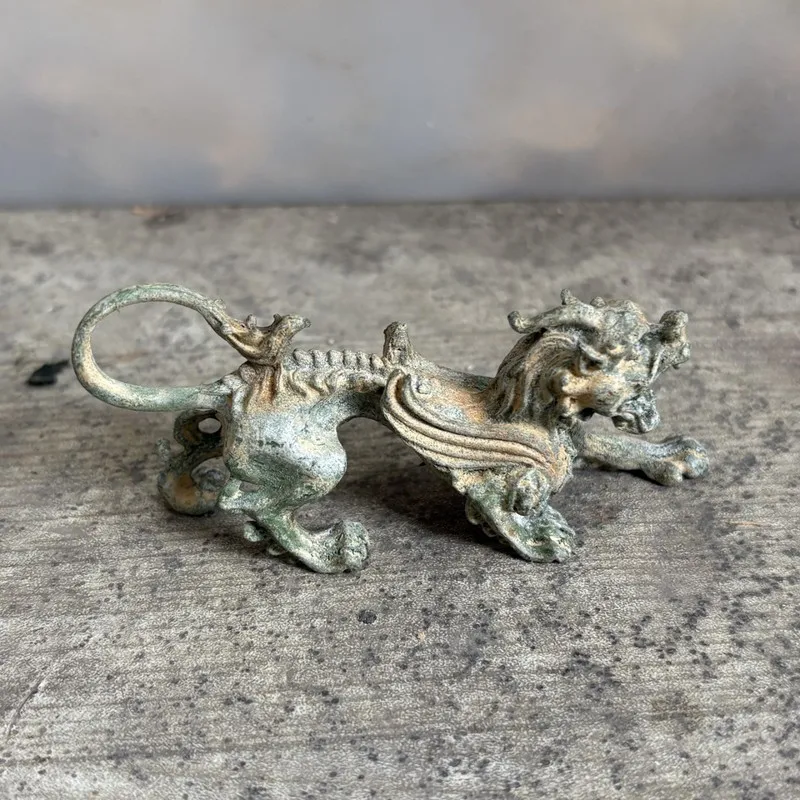 Antique decorative items: dragon-shaped pen holder, ruler, tea pet, home desktop decoration, and handicrafts