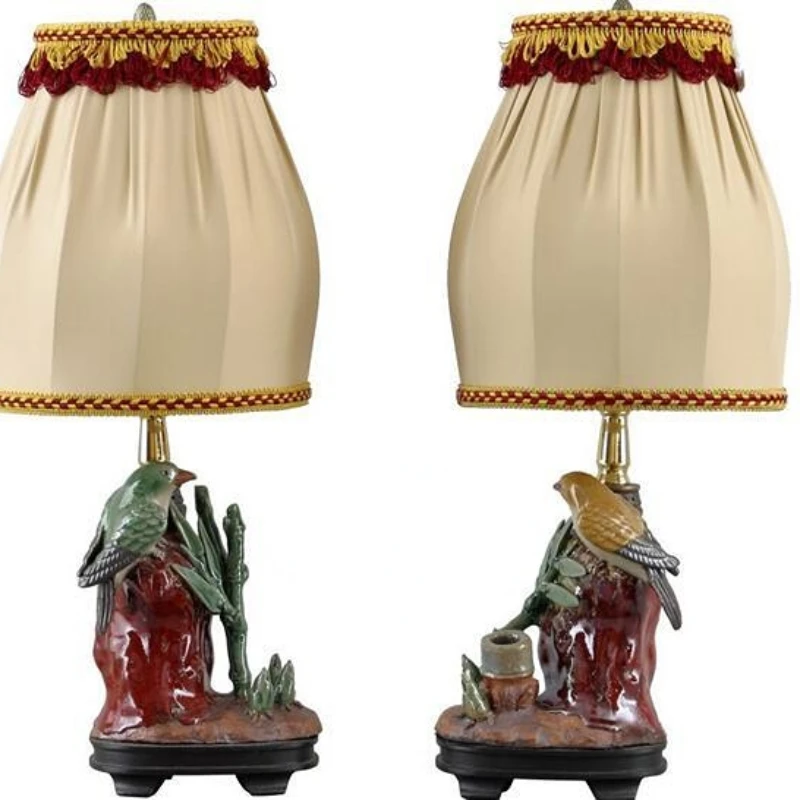 

New york Xiacheng Park imported a pair of bedrooms with exquisite hand-painted ceramic small table lamps.