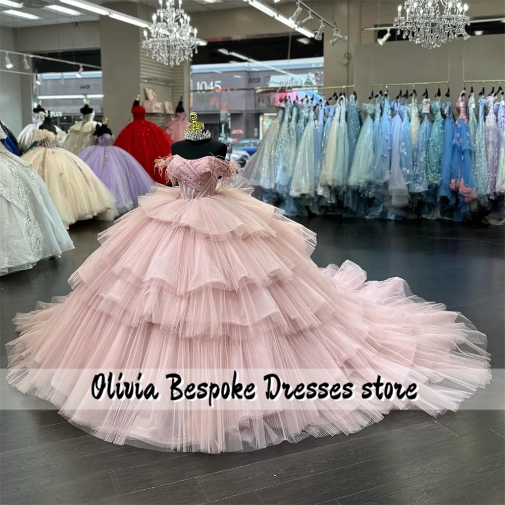 Robe de Quinceanera Rose pour Bébé de 15 Ans, Tenue de Luxe Personnalisée avec Perles, Plumes, Volants à Plusieurs Niveaux, Traîne, Bal, Anniversaire, 2025