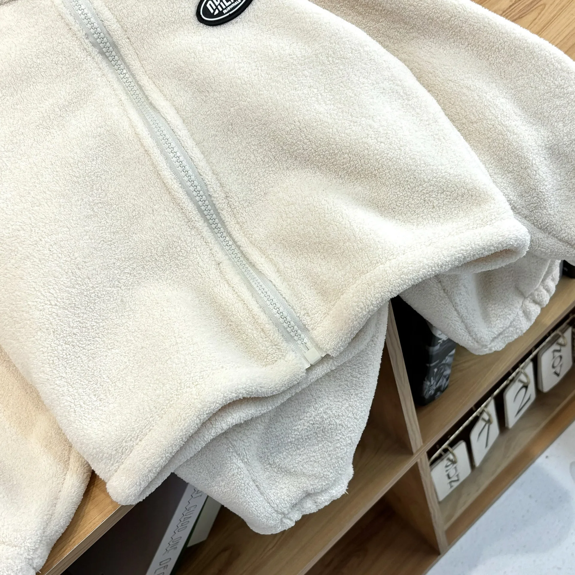 2026 Herbst Winter Lammfell-Sets Baby Jungen Mädchen Einfarbig Plüsch Dick Warm Revers Reißverschluss Mantel+Hose 2-teiliges Kinder Freizeitoutfit – Detail 9
