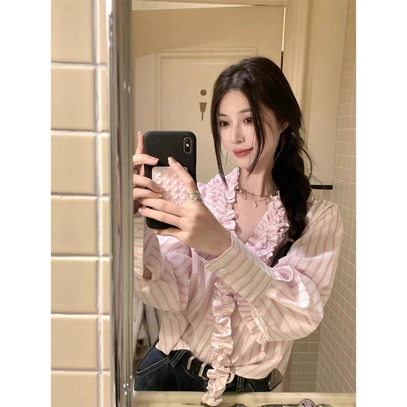 

Sweet Dongdaemun V-ne Stripe irt Women's Faion French Sle Long Sve Straight Cut Selfwill Spring 2025 Floral Embell...