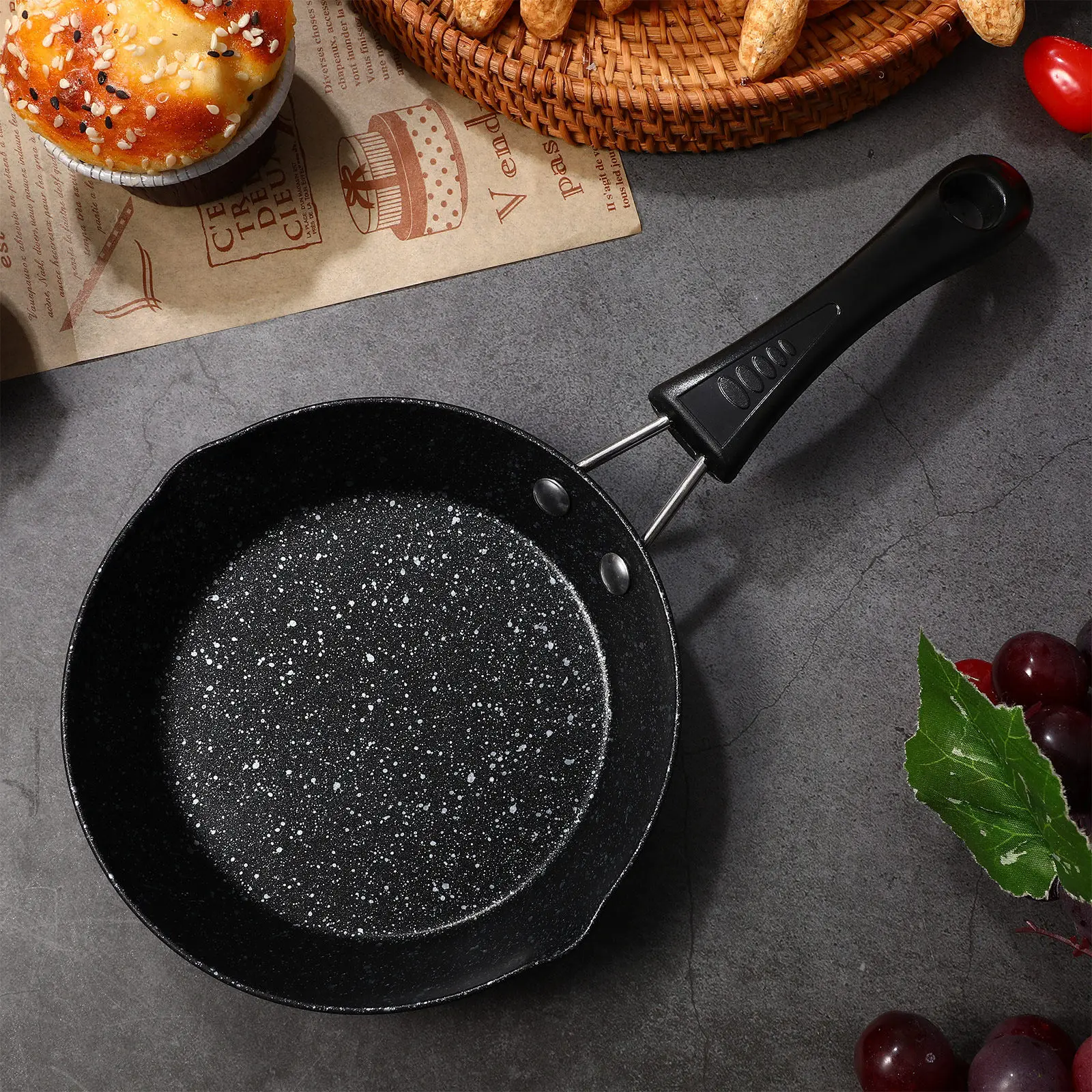 Sartén Compacta Antiadherente de Hierro, Perfecta para Huevos, Tortillas y Desayunos, Utensilio de Cocina Pequeño