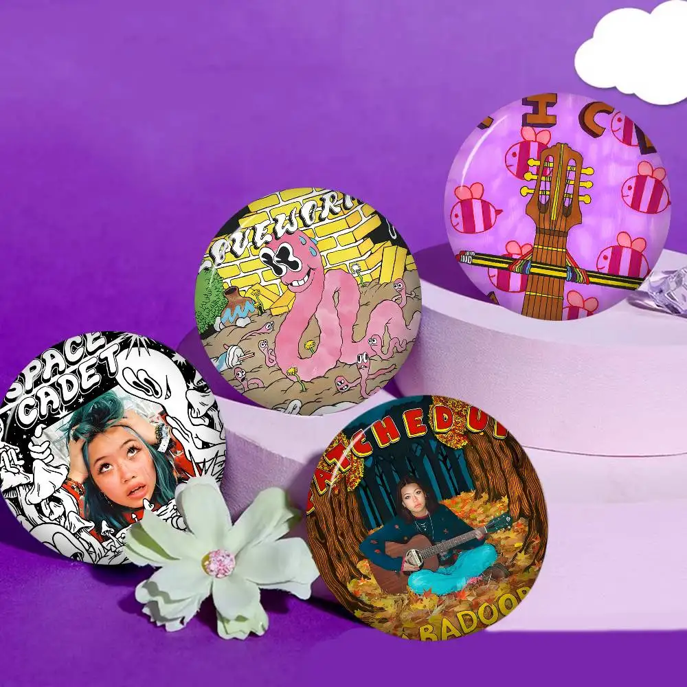 B-Beabadoobee-Indie Cartoon Brooches Anime Badge Round Handmade Brooch Lapel Pins Jewelry for Backpack Clothes Gifts