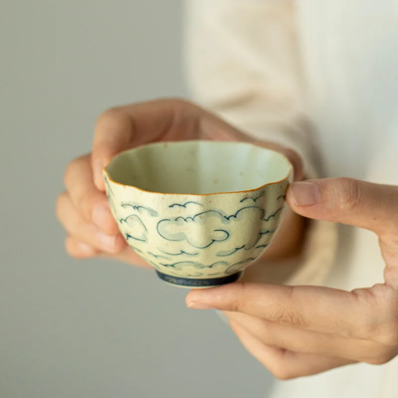 

Сине-белая чайная чашка с ручной росписью «Благоприятные облака», чаша для дегустации чая, чашка для медитации, мастер-чашки Jianzhan, посуда для кафе, подарок для ценителей чая