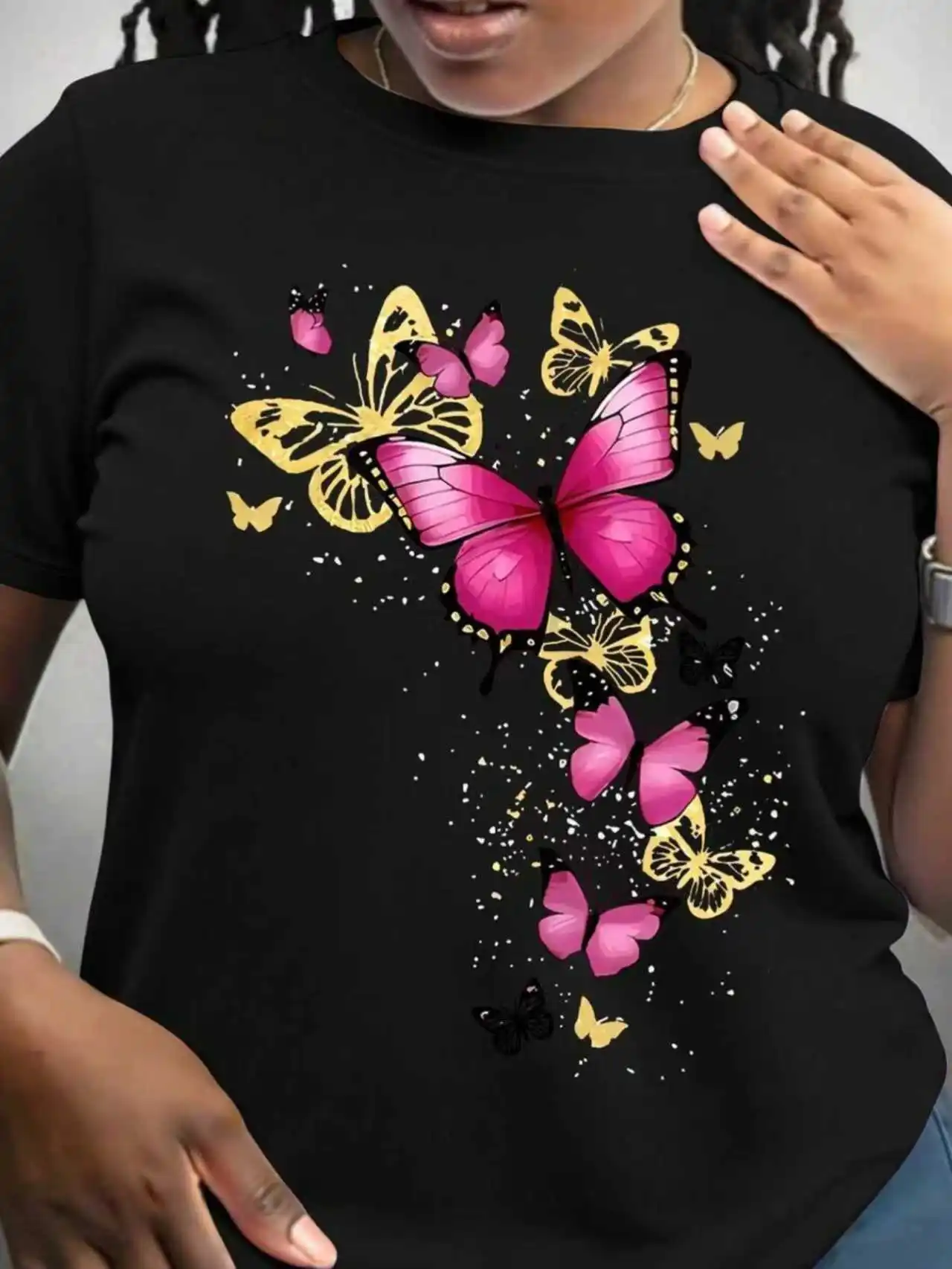 

Сказочный дизайн с блестящими бабочками! Женская футболка больших размеров: стильная, сексуальная, приталенная и универсальная модель