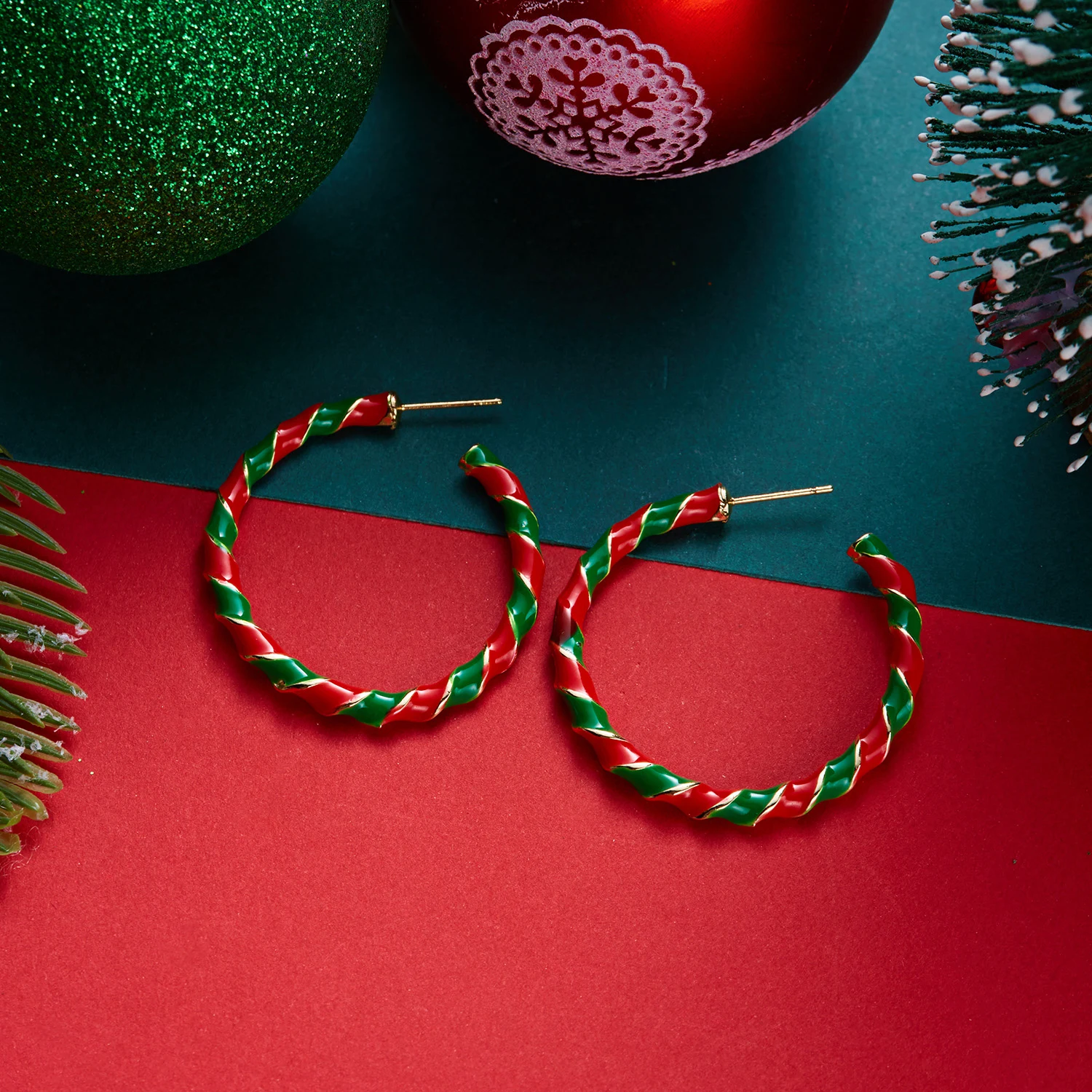 Weihnachtliche Bunte Strass-Creolen für Damen, Modische Funkelnde Candy-Twist-Kreisohrringe, Schmuckgeschenke für Feiertagspartys – Detail 7