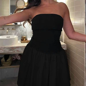 Sexy die Linie Sommerkleid ohne weibliche Gurte dünne Einstellung außerhalb der Schultermode weiße Klappen lässige weibliche Party -Mini -Kleider Kleidung 7 Hauptverkaufskleid weiß aus - №2