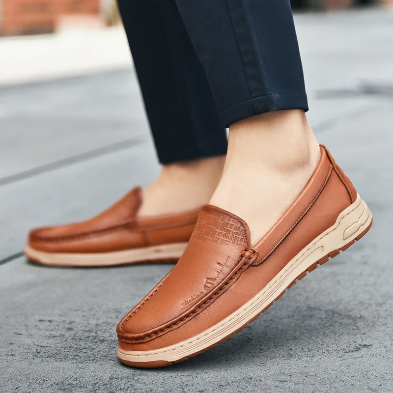 

Высококачественная мужская деловая кожаная обувь, новинка 2023 года, осенние лоферы, Нескользящая повседневная обувь на мягкой подошве, мужская мужская обувь из воловьей кожи с верхним слоем