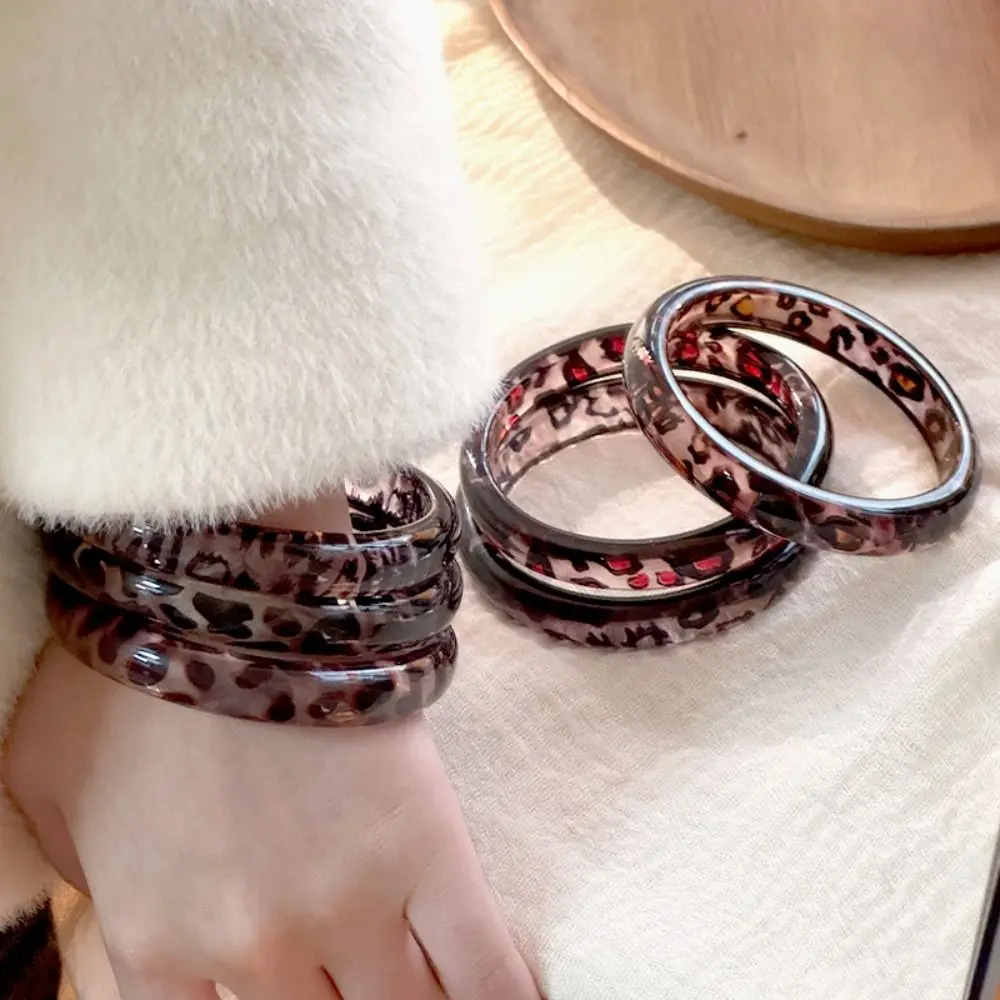 Creative Temperament Leopard Bracelets Smooth Translucency Resin Bangles Charm Smudge Women Hand Ring Winter