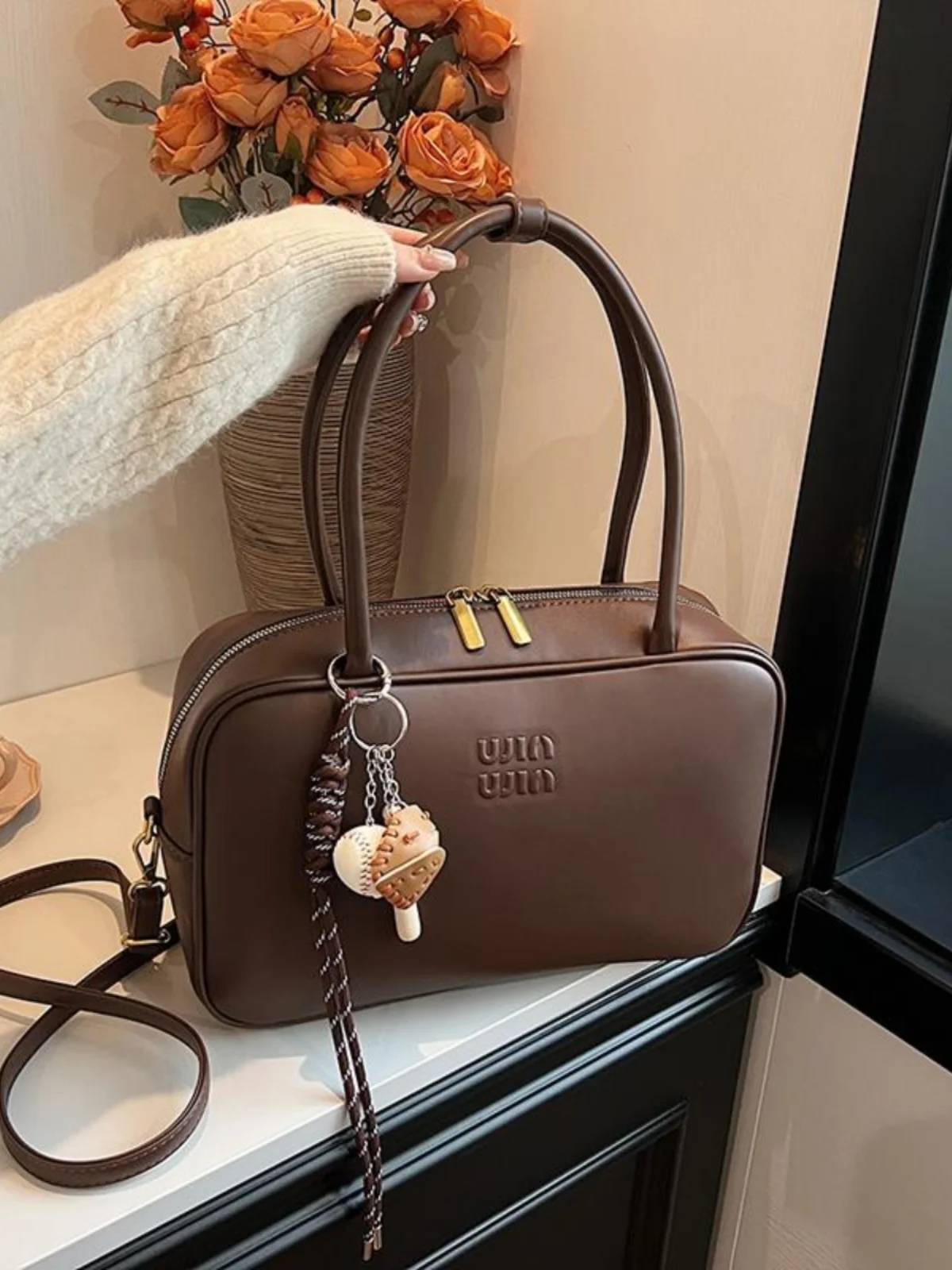 Luxury designer bag women's new fashion large-capacity one-shoulder messenger bag high-end sense of bowling underarm bag trend