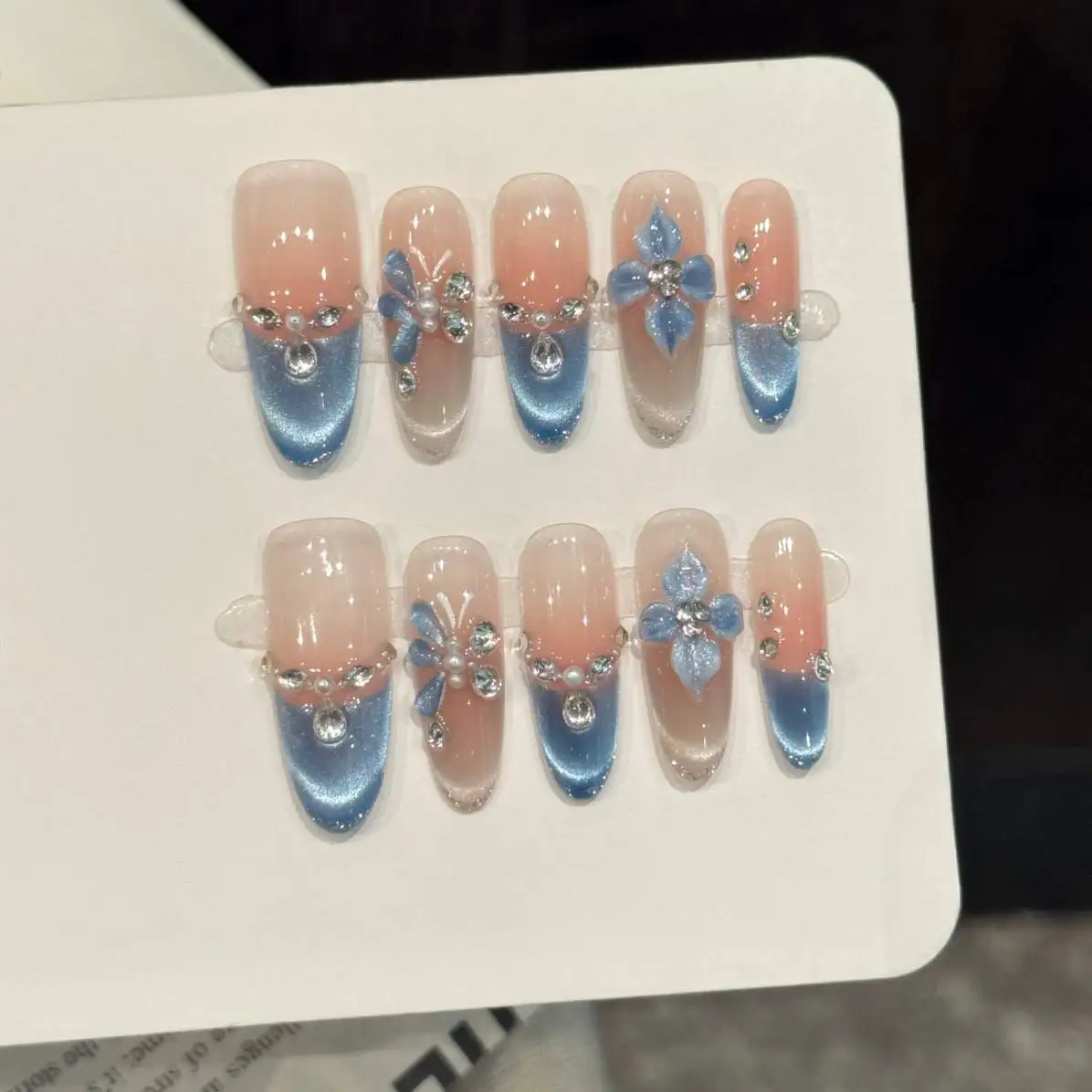 10PCS Long Oval Handmade Press On Nails,Gradual Gentle Style,Suitable For Festivals Parties And Daily Wear.