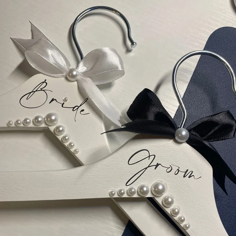 

Set of 2 Bride & Groom Pearl Hangers Wedding Decoration Bridal Shower Supplies Bachelorette Party Accessories Marriage Souvenir
